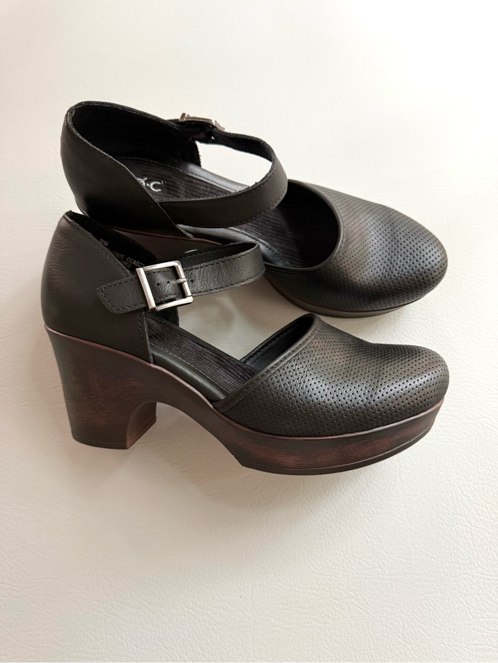b.o.c. Gia Comfort Wedge Platform Clogs size 9 Black - perforated Upper